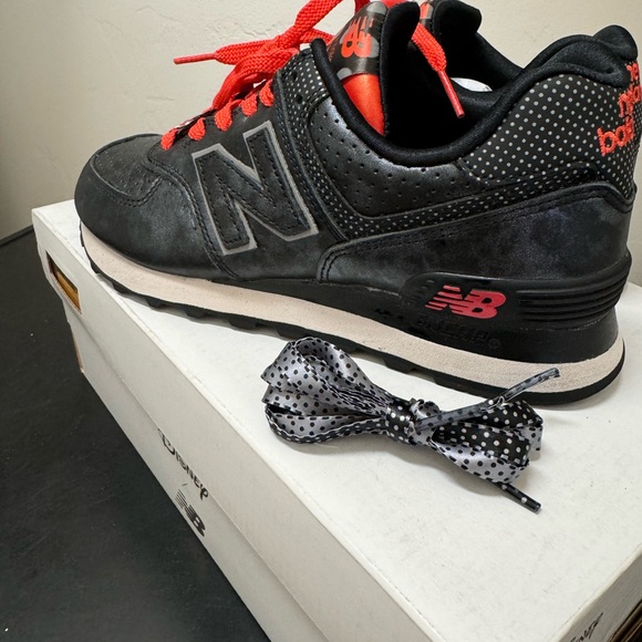 Disney/NB Minnie Mouse shoes - Picture 5 of 6